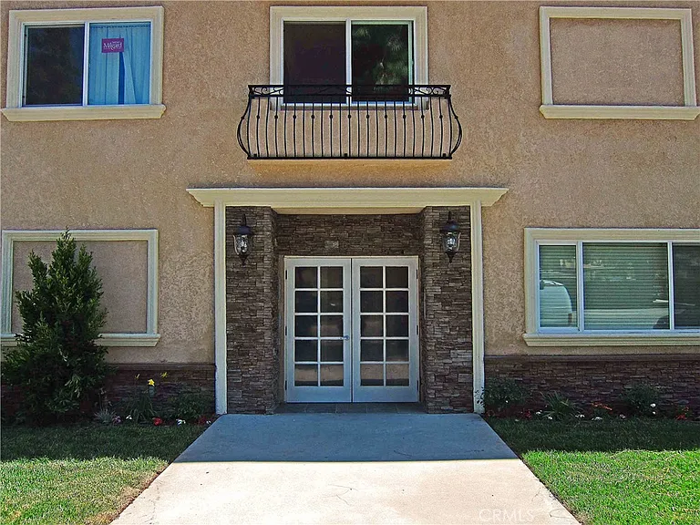 17330 Chatsworth St #9 — Photo 11