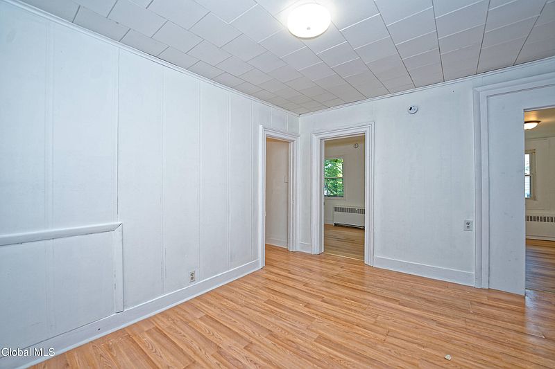 4th image of 391 Washington Avenue