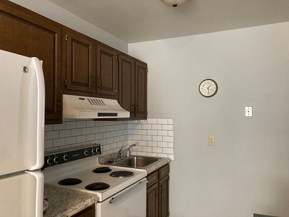 2nd image of 35 Brindle Dr APT 3