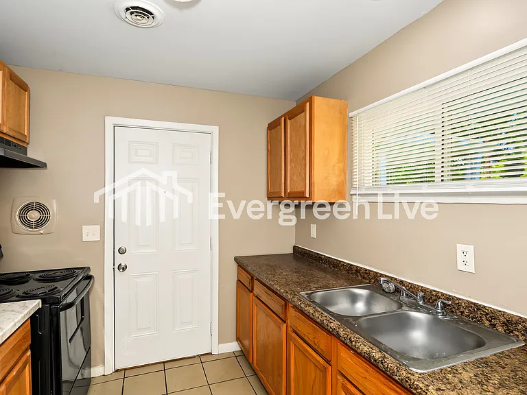 1331 Compton Rd — Photo 6