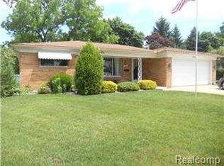 19349 Candlelight St, Roseville, MI 48066