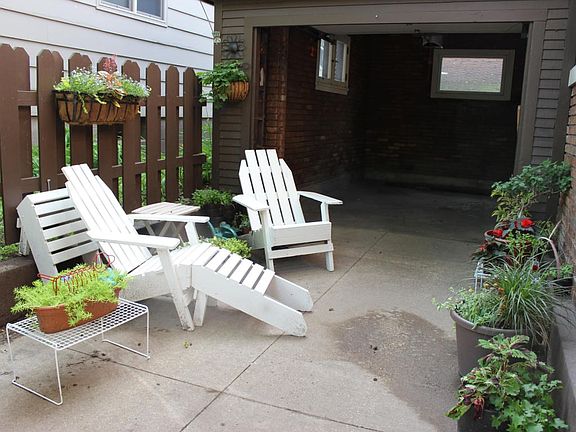 downstairs sitting area-outdoor