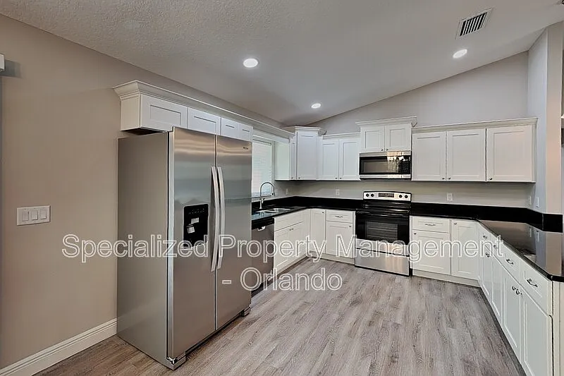 4 bed, 2.0 bath, 1636 sqft, $1,699 — Photo 4