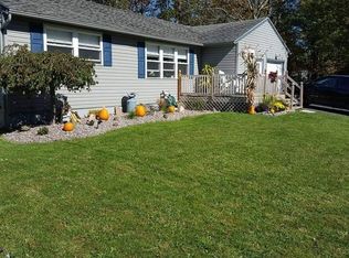 208 Kenruth Dr, North Syracuse, NY 13212