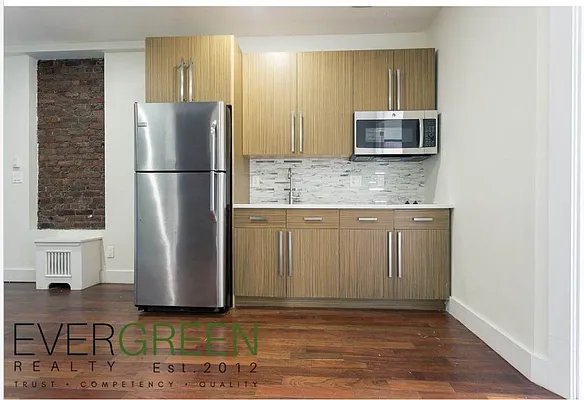 Rented by Evergreen Apartments BK | media 6