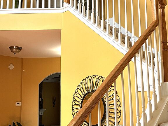 4th image of 35 Harrison Cir