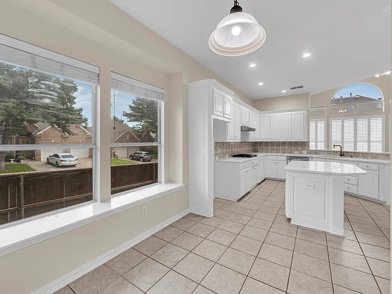 3920 Autumn Ln — Photo 9