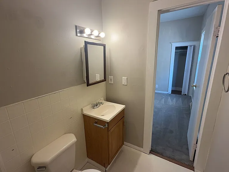 216 W Sylvania Ave — Photo 11