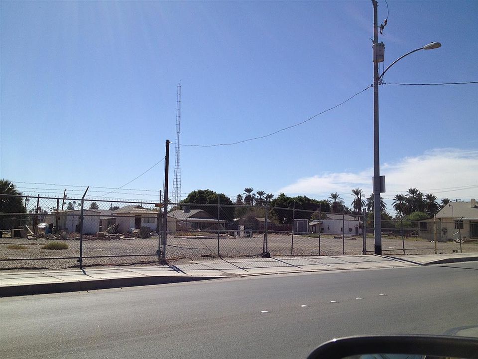 2nd image of 2425 W 8th St
