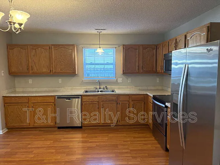 636 Locust Grove Ln — Photo 7