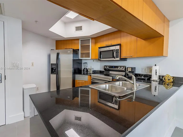 1750 N Bayshore Dr #3201 — Photo 8