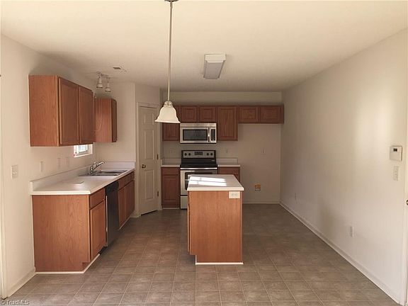 2nd image of 908 Topsail Dr
