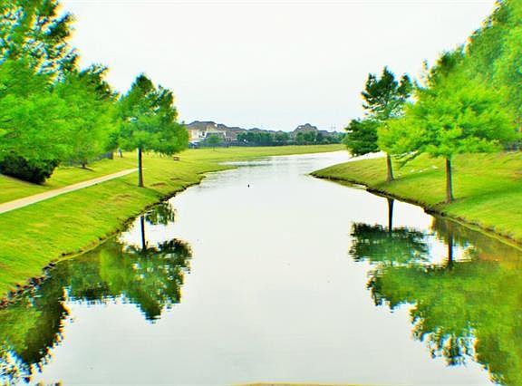 2nd image of 2055 La Salle Trl