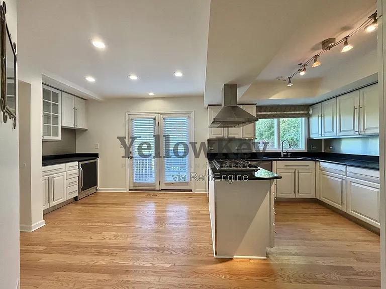 11121 Indian Woods Dr — Photo 6