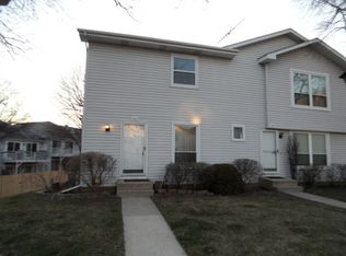 200 Raintree Ct, Aurora, IL 60504