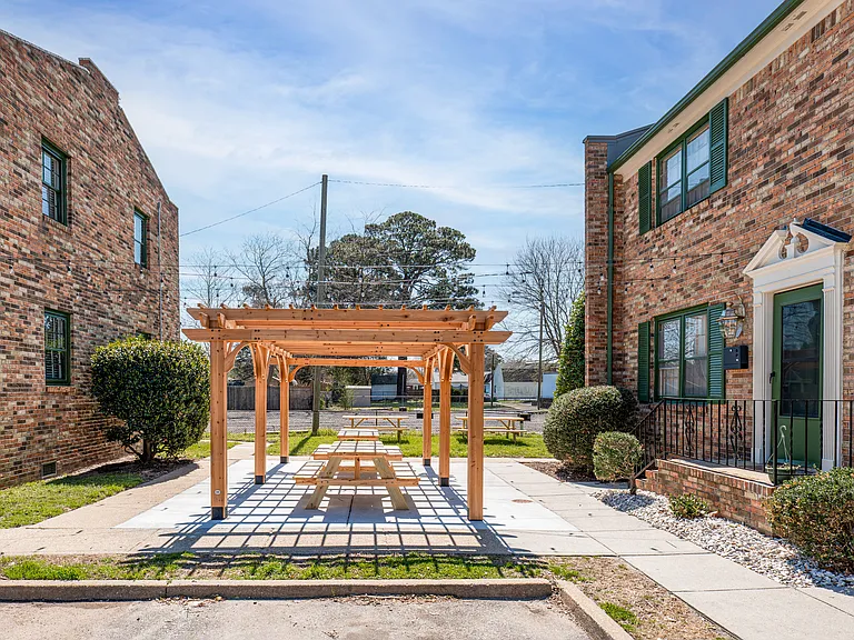 Bayview Apartments — Photo 31