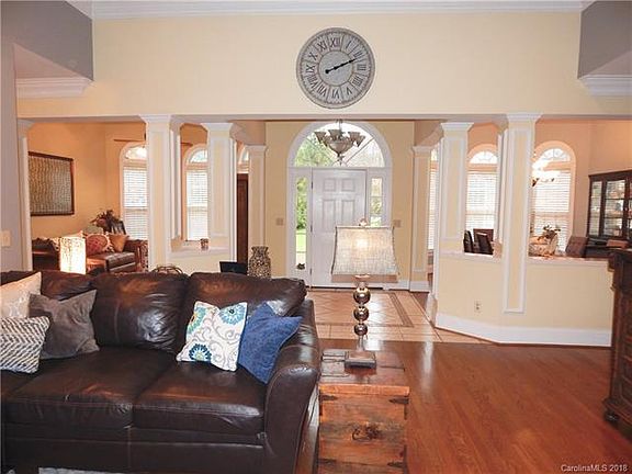5th image of 1405 Prestwick Pl