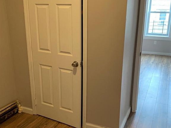 4th image of 6 Vroom St APT 1R