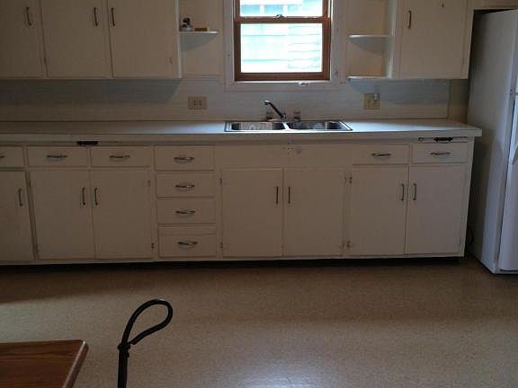 5th image of 516 E Avenue B