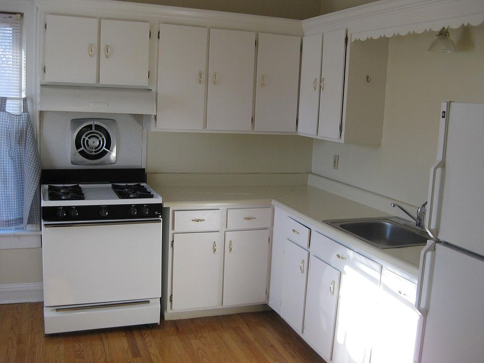 1st image of 122 Church St #2
