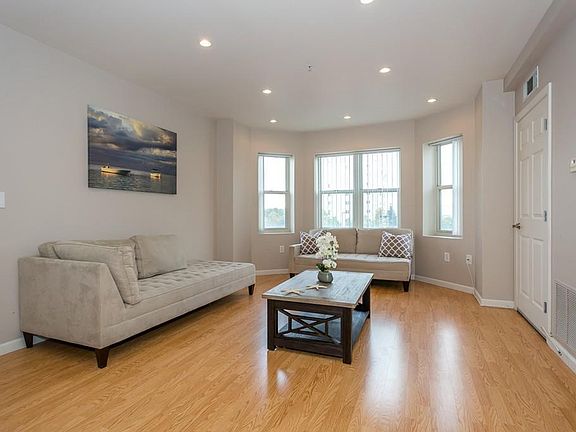 5th image of 1 Cityview Ln Unit 302