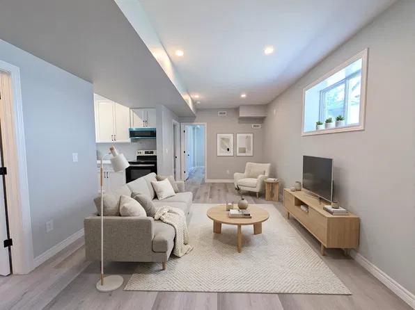 137 Saint George St #2, Welland, ON L3C 5N7