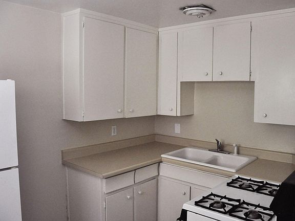 4th image of 2412 S York St APT 11