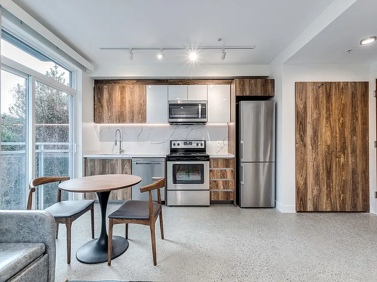 1170 Barclay St #202 — Photo 7