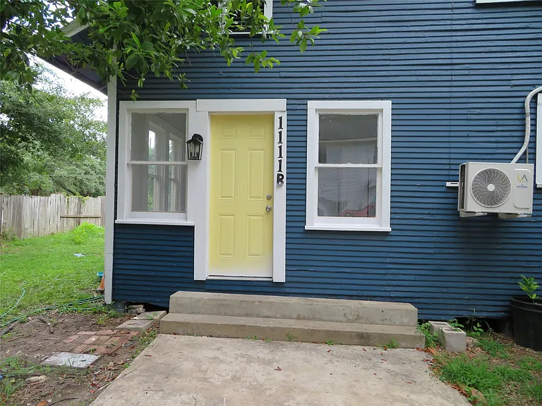 1111 N Thompson St — Photo 1