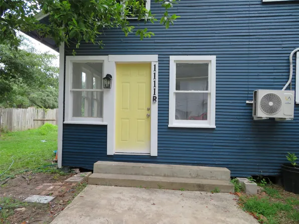 1111 N Thompson St, Conroe, TX 77301