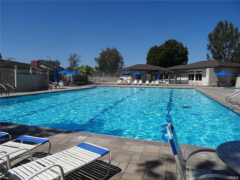 5085 Hampton Ct — Photo 4