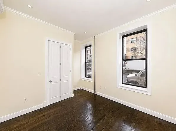 1377 Lexington Avenue image 1 of 6