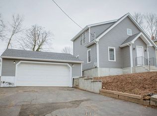 7 Bellview Rd, Branford, CT 06405