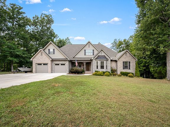 4th image of 215 Flora Ln