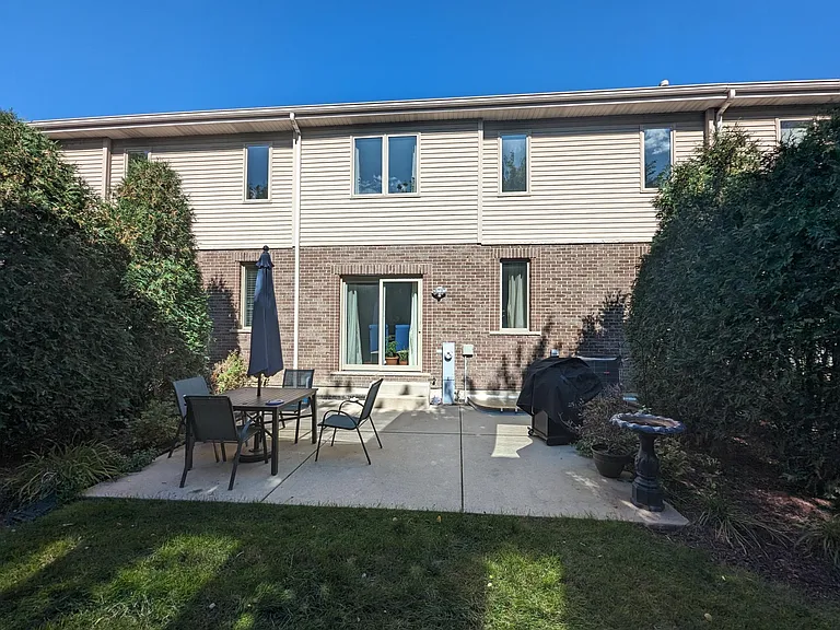 394 E Tall Oaks Ln — Photo 22