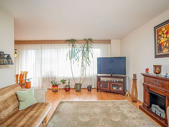 2nd image of 2928 W 5th St APT 9H