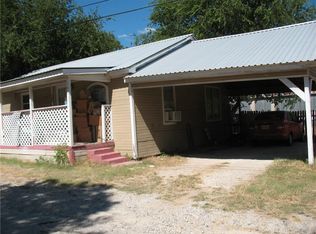 704 N Hart St, Comanche, TX 76442