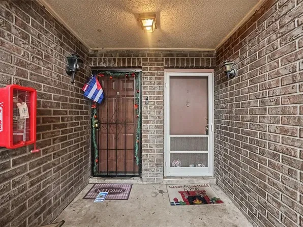 305 E WELLINGTON COURT #64, TAMPA, FL 33604