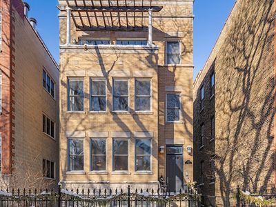 1132 W Wolfram St APT 2, Chicago, IL, 60657