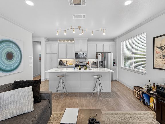 5th image of 3521 S Hills Ave