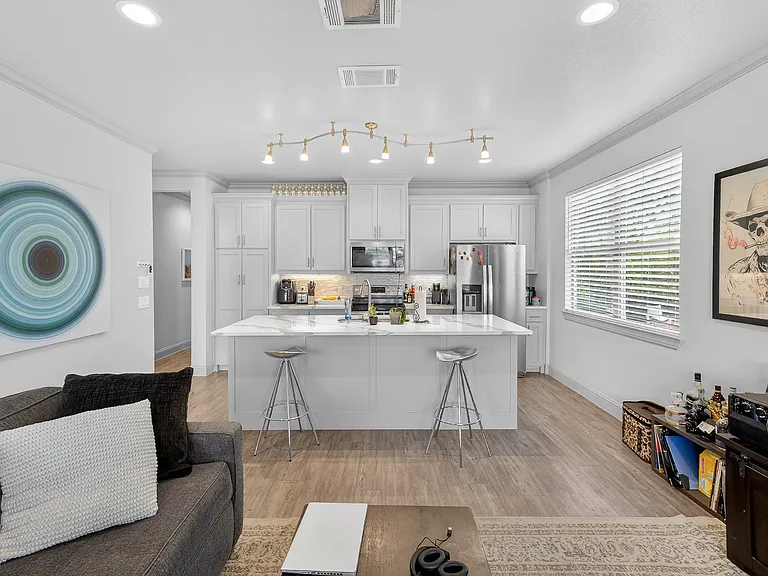 3521 S Hills Ave — Photo 5