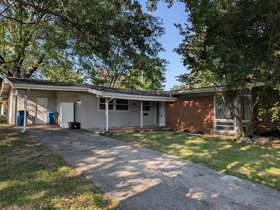 1 Country Ln