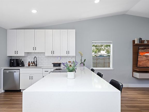 3rd image of 4760 NW 6th Avenue