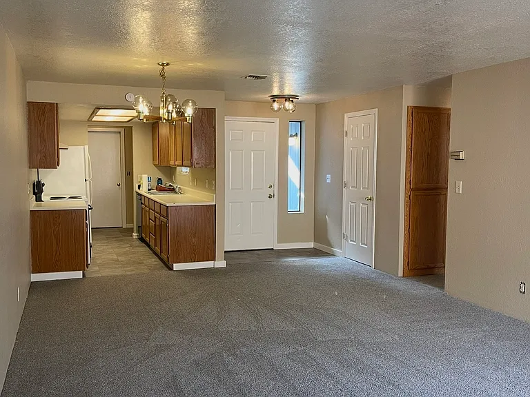 1295 Willow Ln #8 — Photo 3