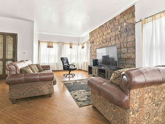 5th image of 224 E 55th St