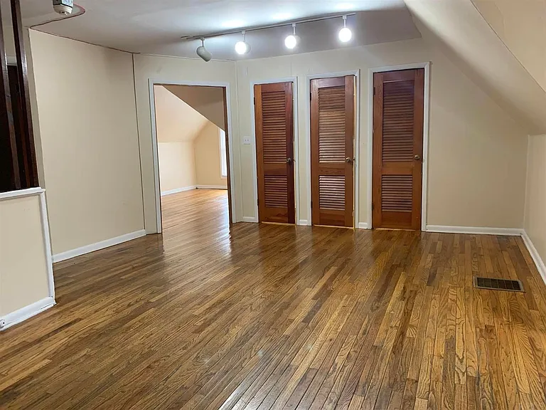 423 S Fess Ave — Photo 16