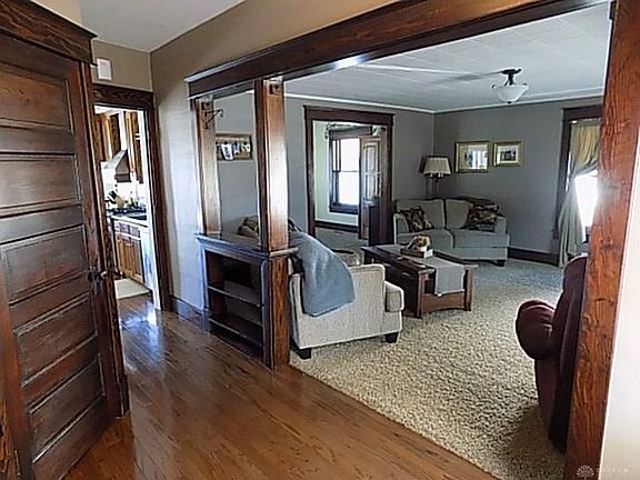 3rd image of 210 Baker St