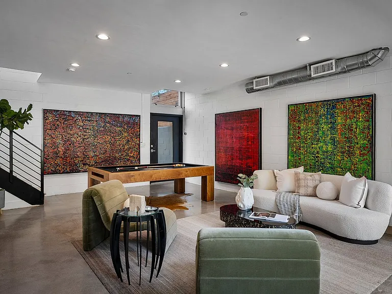 1037 N Laurel Ave #19C — Photo 9