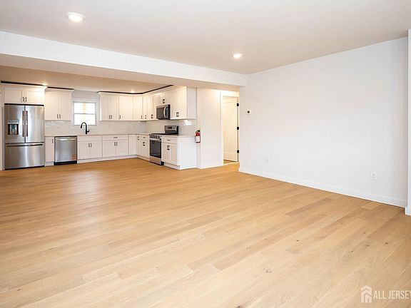 5th image of 3 Meadow Rd