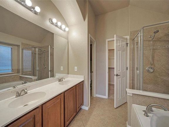 5th image of 1018 Mesquite Hollow Pl
